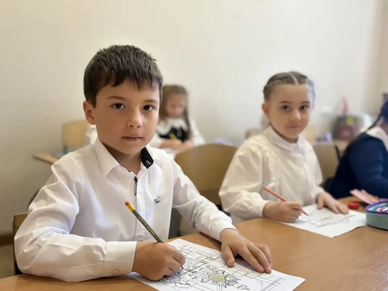 🎨Творчество и мир  🖍️ 18 мая, в День музеев, советник директора по воспитанию лицея №1 г. Усть-Джегу