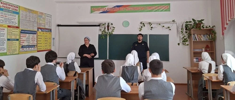 Сегодня социальный педагог Хутаева М.А. совместно с инспектором ПДН Мутушевым Б.Ю. обсу...
