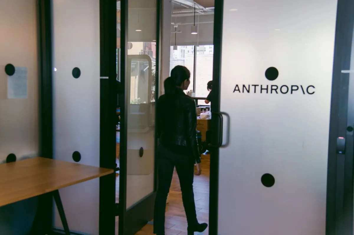 «Мы можем не пережить эту гонку»: из Anthropic бегут главные сотрудники, унося с собой ...