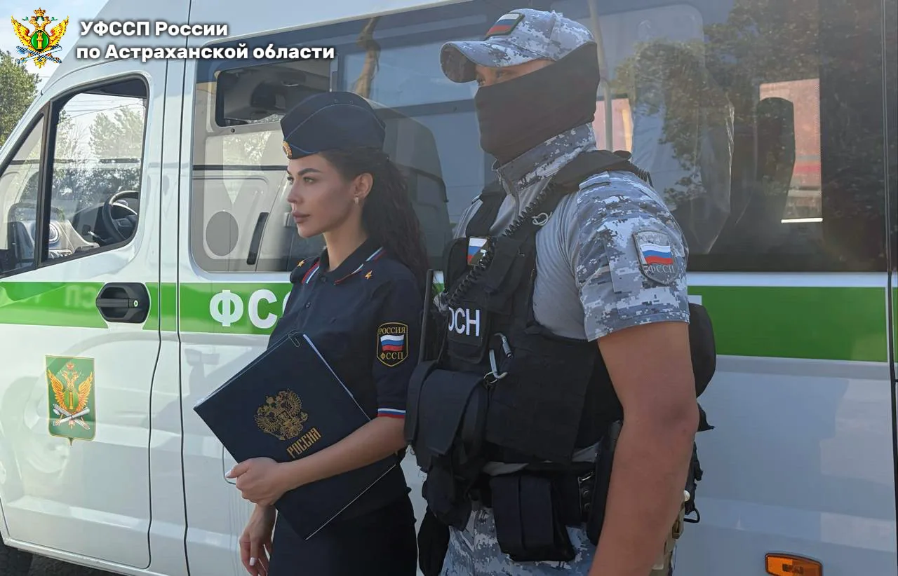 Астраханские судебные приставы вернули матери её годовалого сына