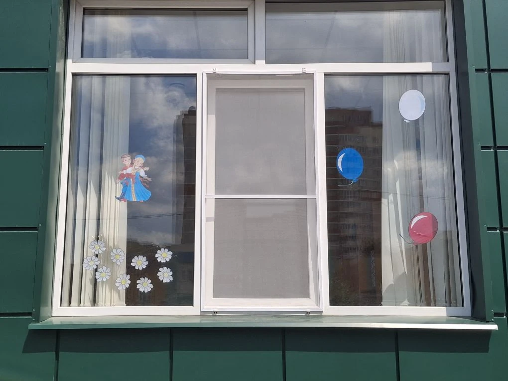 Готовимся к Дню России! 🤍💙❤️

Воспитанники школьного лагеря приняли участие в акции «Окна России»!