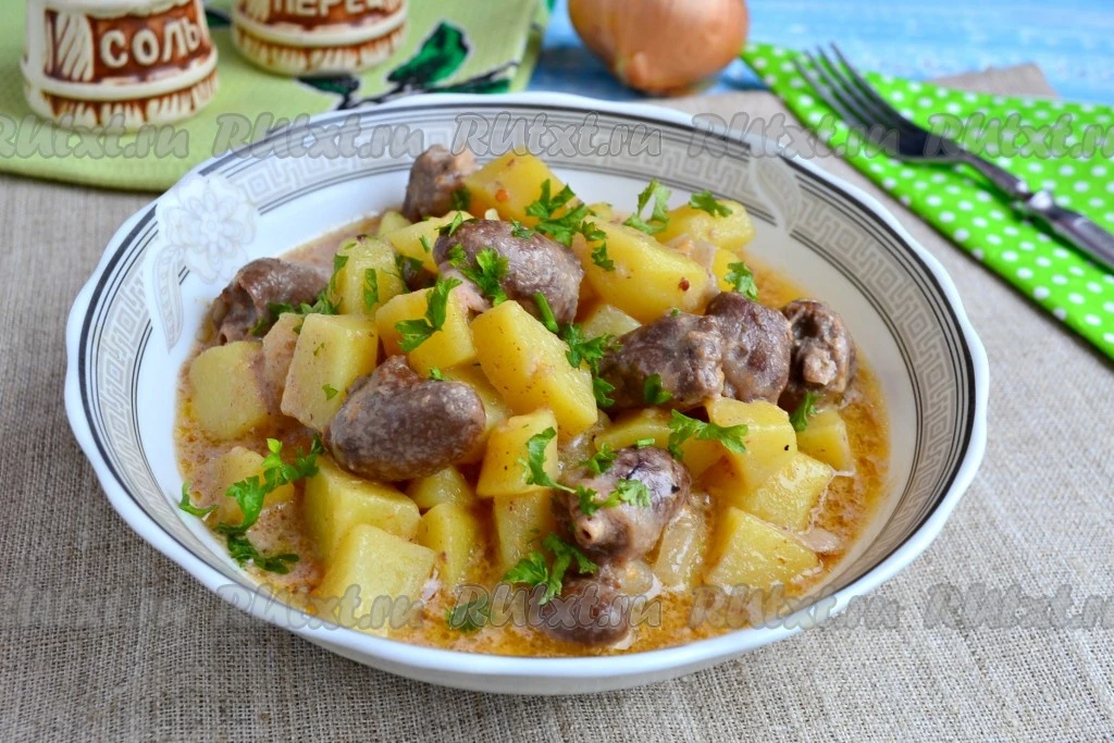 Куриные сердечки с картошкой в духовке