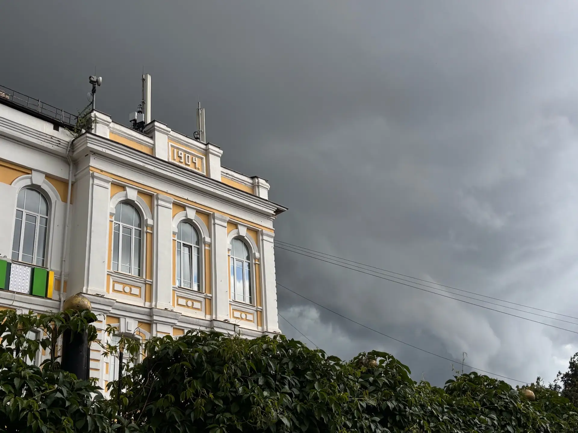 🌦День порадует кировчан июньским теплом, но без зонта лучше не выходить.

Ночью столбики термометро