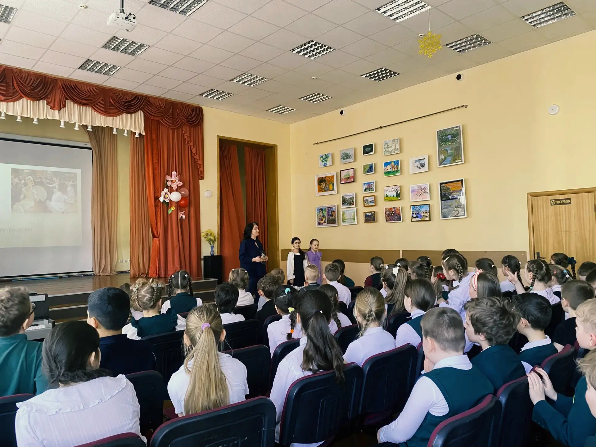 #НачальнаяШкола | Музеи, театры и морские приключения 🎒  🍀 3 «М» — в библиотеку за историей района У