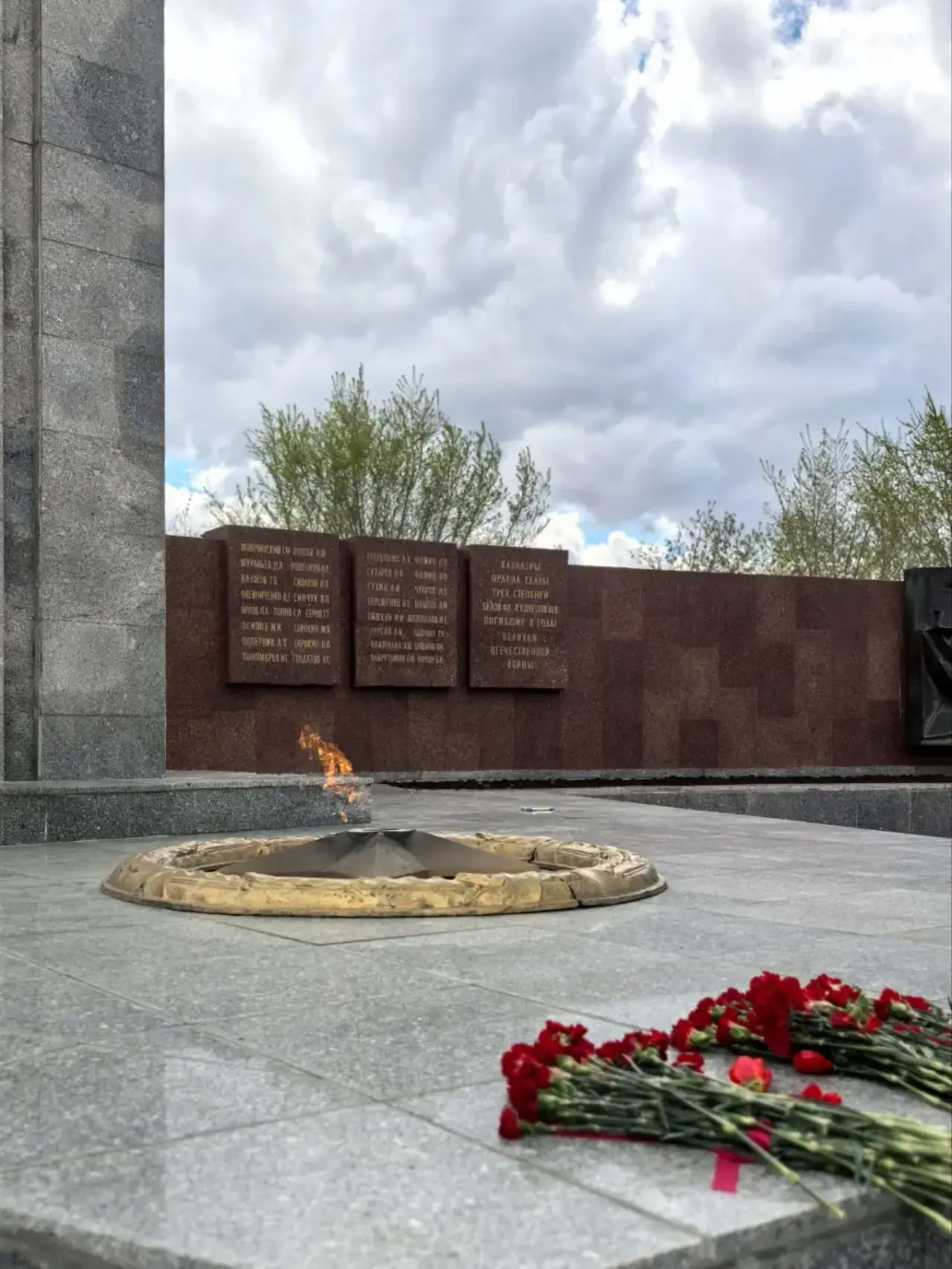«Пост №1»   Сегодня наши ученики с честью заступили на «Пост №1» — почётную вахту памяти у мемориаль