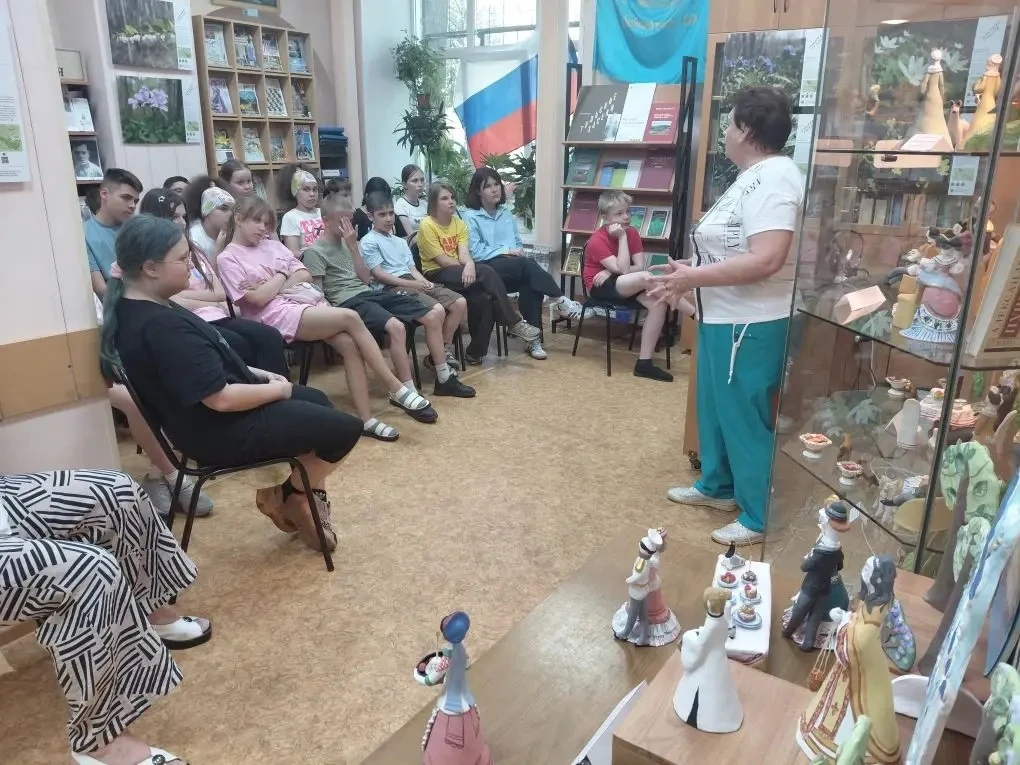 🪆 Сегодня в жизни «Родничка» — праздник традиций!

Ребята из пришкольного лагеря посетили выставку 