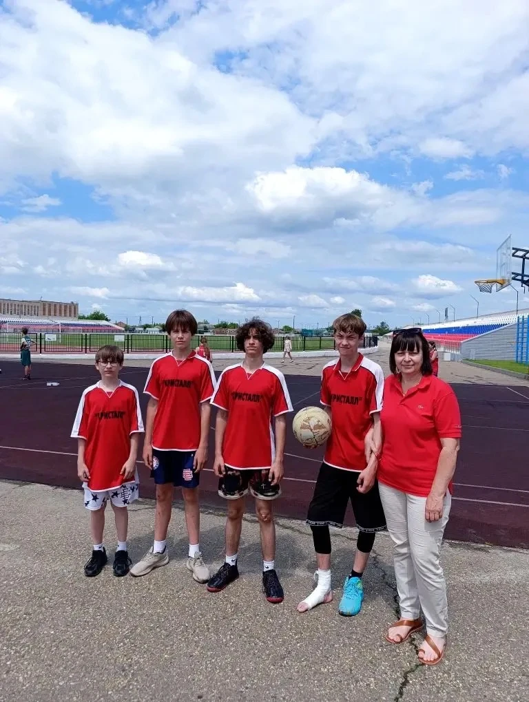 🏀 Спортивные новости! 📣

Наши ребята вместе с учителем физкультуры Щербаковой С. С. 💪 активно выс