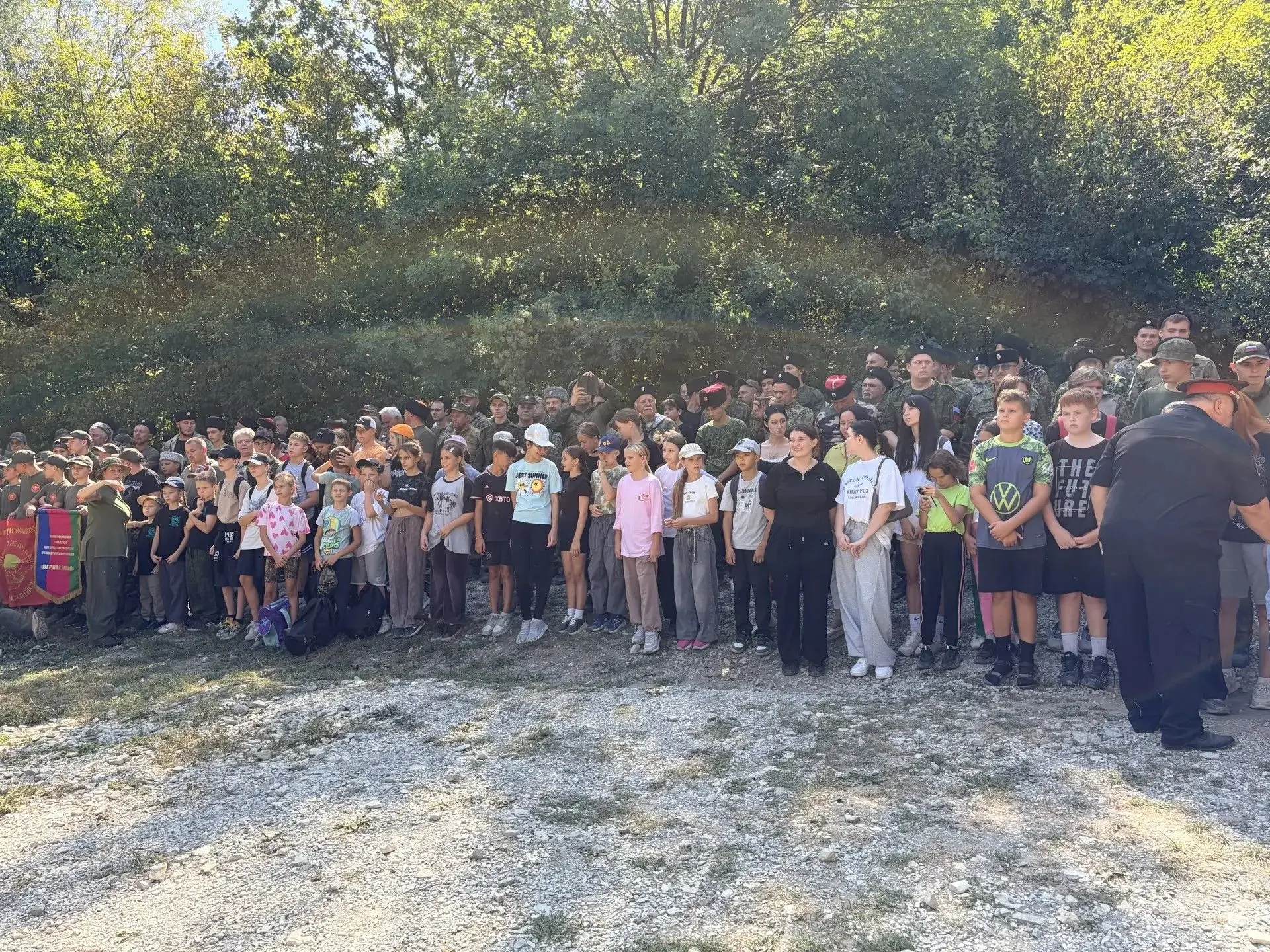 🏕Сегодня учащиеся 5-го и 11-го классов нашей школы в сопровождении учителя физической ...