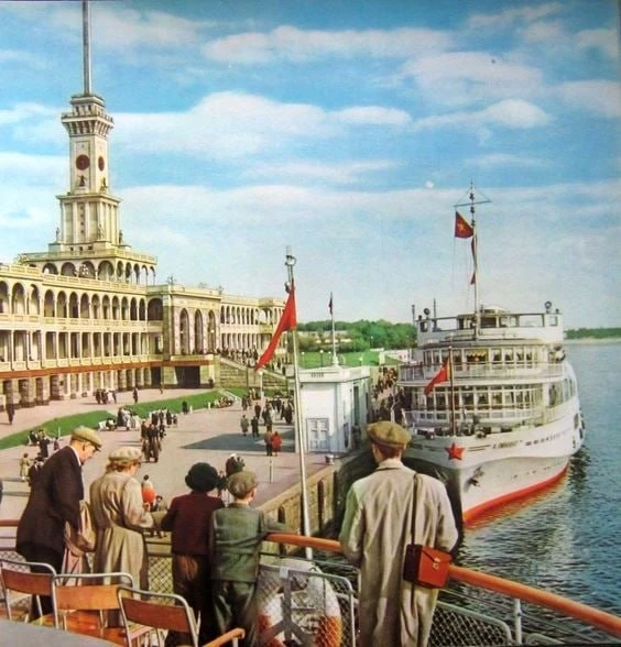 📜 Почему Москва – порт пяти морей?

Впервые фразу произнес И.В.Сталин при открытии канала имени Мос