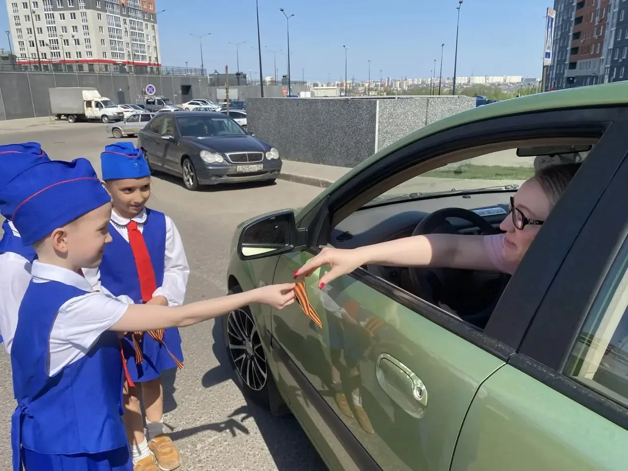 🚦 ЮИД «Светофор» — помним и благодарим! 🎗️  Отряд ЮИД «Светофор» присоединился к акции «Георгиевская