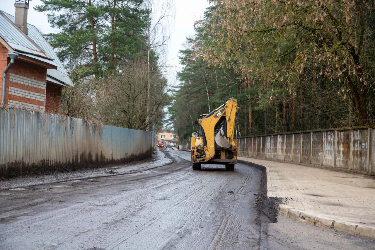 🚧 По просьбам жителей Звёздного городка начали ремонт дороги от КПП-5 до трассы А-103  Вопрос состоя