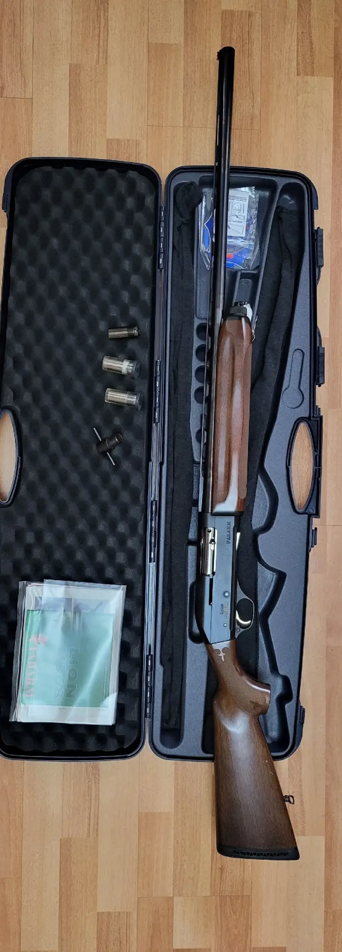 Согласно закону продаётся Fabarm Lion H368 12-76. В комплекте родной кейс , три дульных...