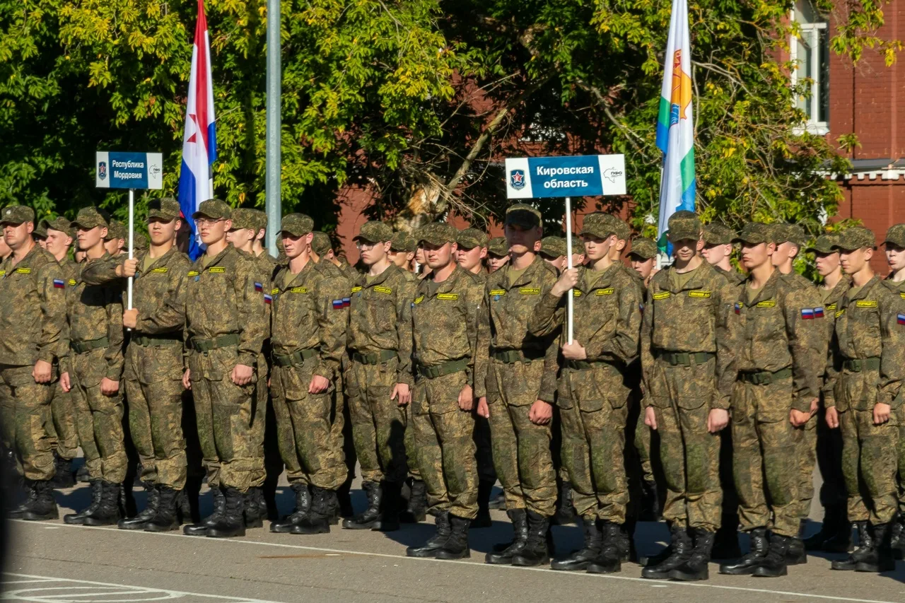 🏆 Кировская команда одержала победу в соревнованиях по волейболу и стрельбе на сборах ...