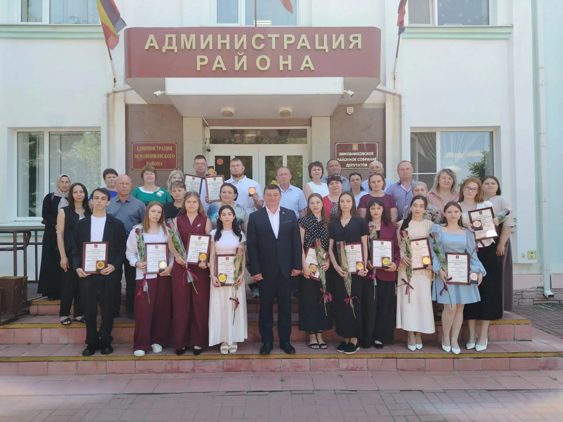 🎉В администрации Зимовниковского района прошла торжественная церемония чествования лучших выпускник