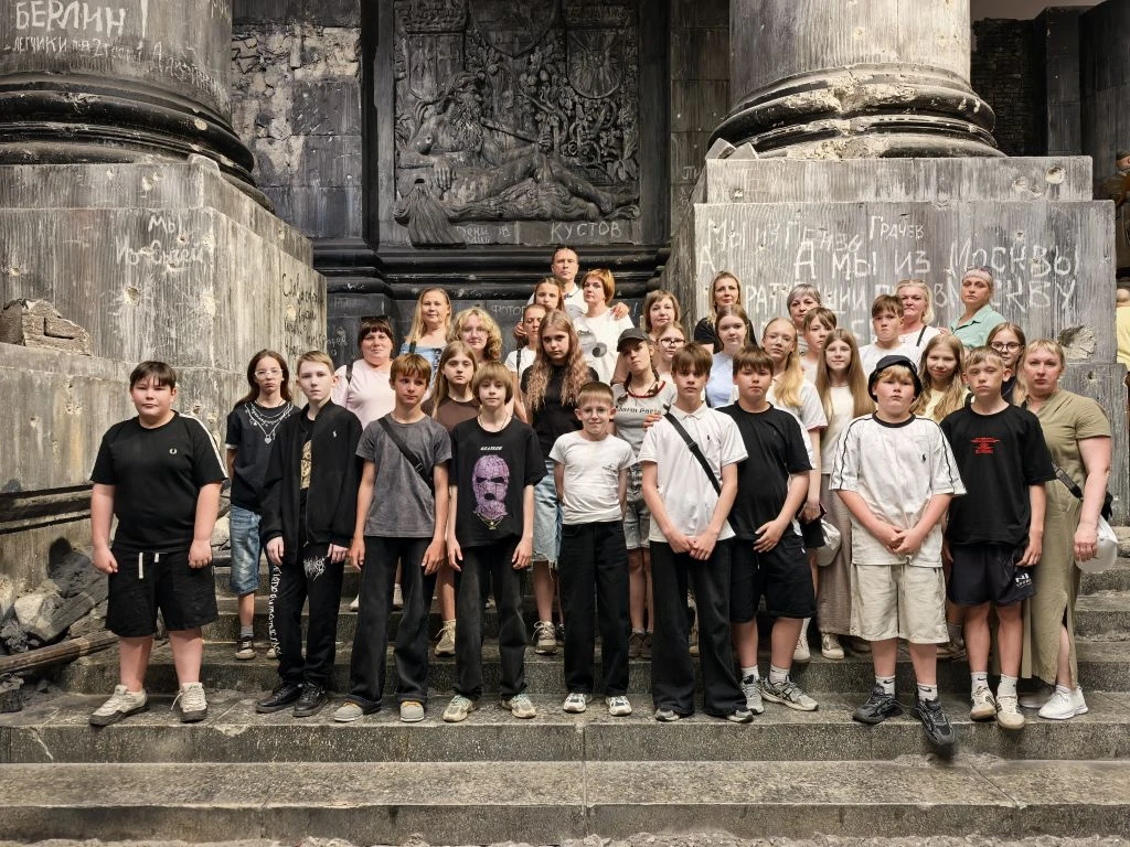🕯 6 июня ученики 6 «Б» класса вместе с родителями и классным руководителем Кауровым Никитой Игореви