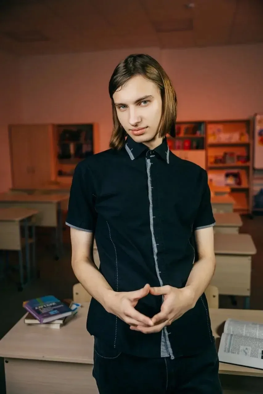 Илья Б., 11 «А» класс: русский язык 81 балл, учитель Погорелая Елена Алексеевна; физика 92 балла, уч