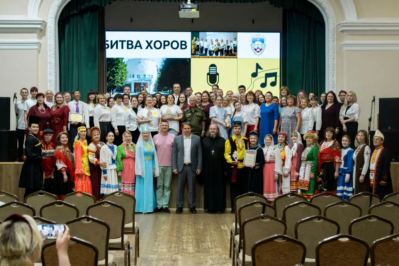 В университете прошёл конкурс «Битва хоров», посвящённый Году единства народов России. Участники пор