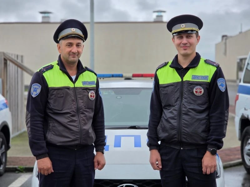 АВТОИНСПЕКТОРЫ КАБАРДИНО-БАЛКАРИИ ЭКСТРЕННО ДОСТАВИЛИ В БОЛЬНИЦУ ЖЕНЩИНУ С СЕРДЕЧНОЙ НЕ...