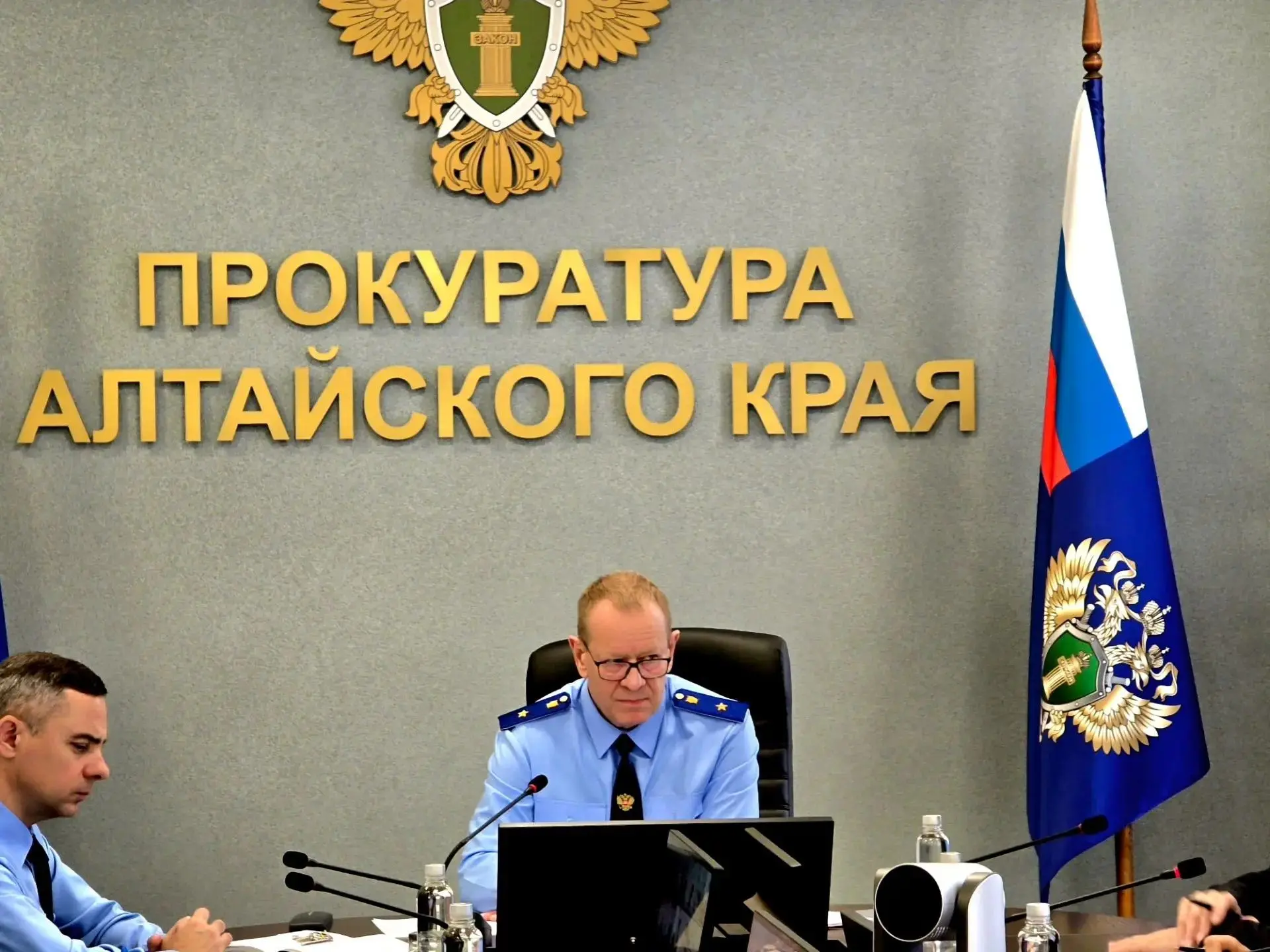 Прокурор Алтайского края Николай Рябов провел межведомственное совещание по вопросам по...