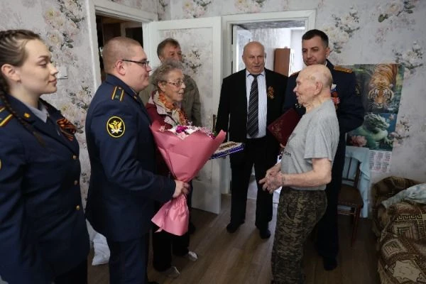 Сотрудники ГУФСИН Кузбасса и курсанты Кузбасского института ФСИН поздравили с наступающ...