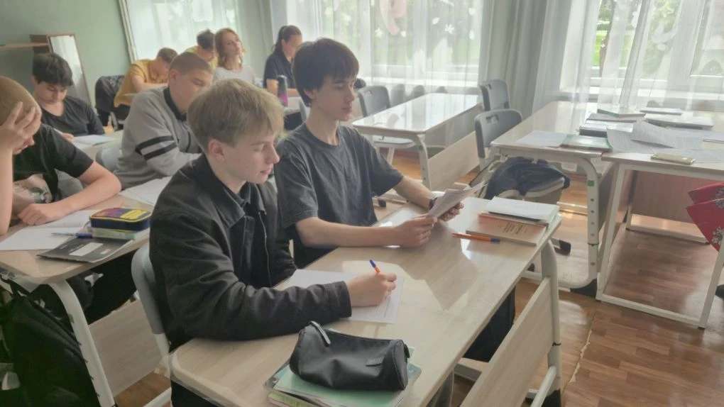 Акция «Знаток русского Донбасса» объединила учащихся Донецкой Народной Республики в пре...