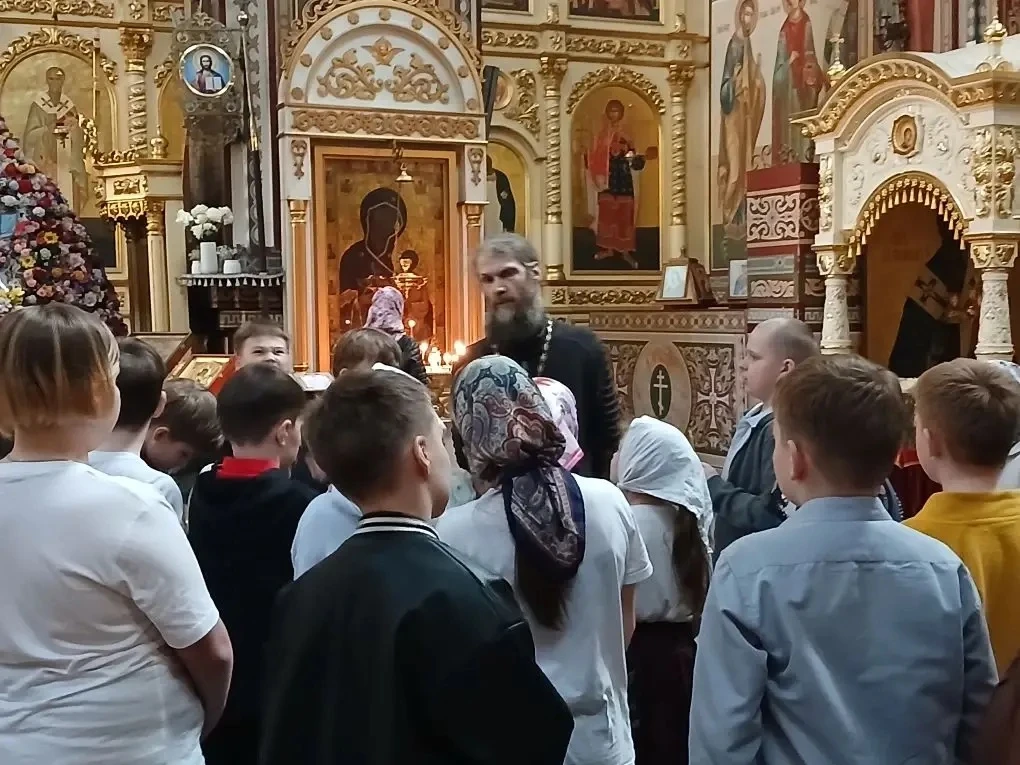 В рамках реализации учебного курса по предмету Основы православной культуры ученики 4а и 4б совместн