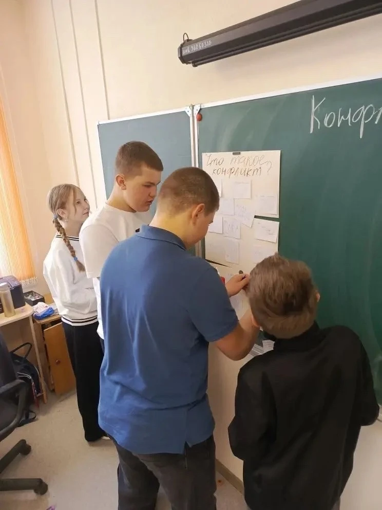 В рамках Недели без конфликтов в 6д классе сегодня прошел тренинг «Конфликт? Не беда!»  Ребята узнал