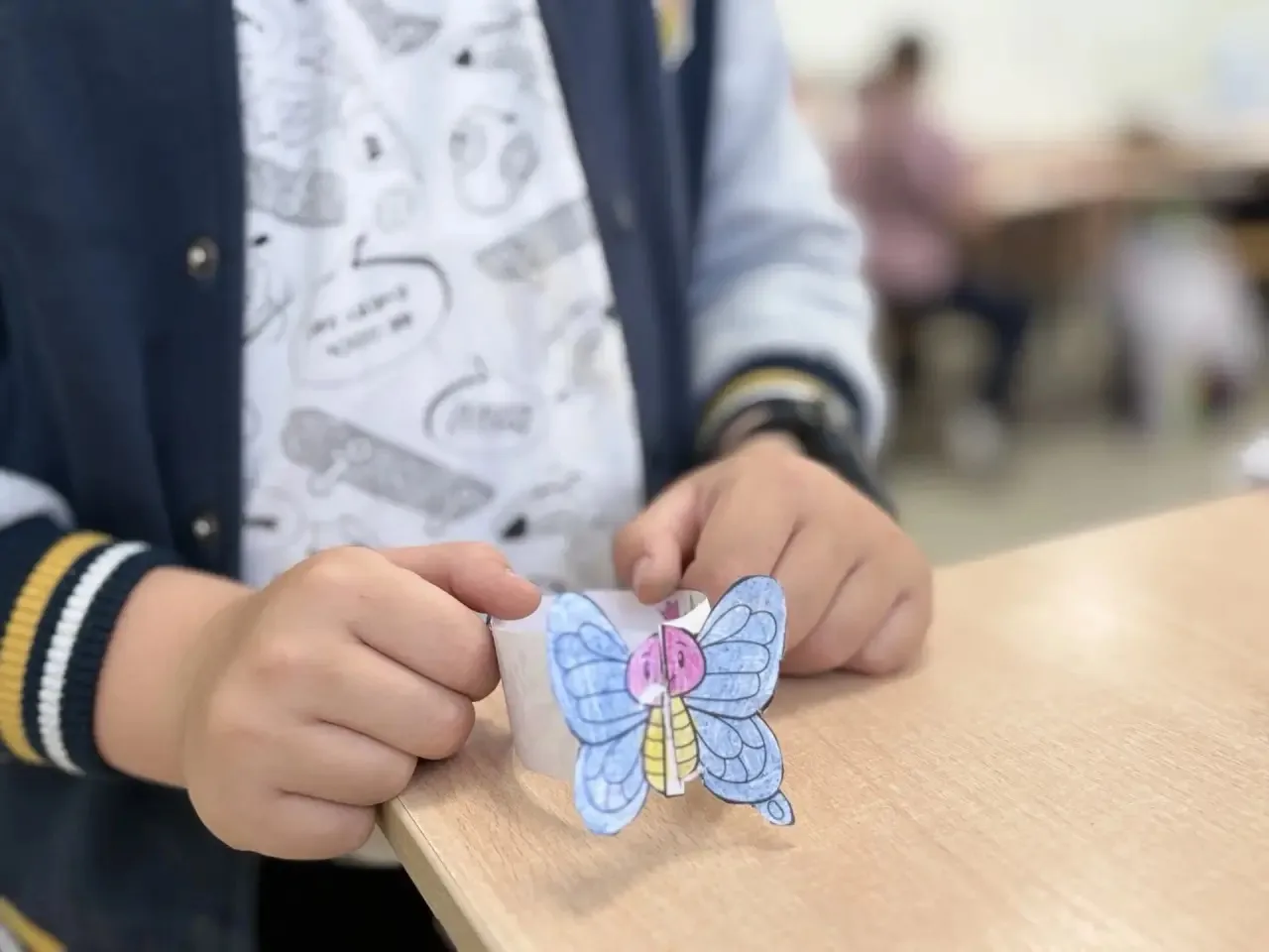 ДЕНЬ БАБОЧЕК В ЛАГЕРЕ "ОСТРОВ ГЕРОЕВ"! 🦋✨

Сегодняшний день в нашем лагере "Остров Героев" был по-н