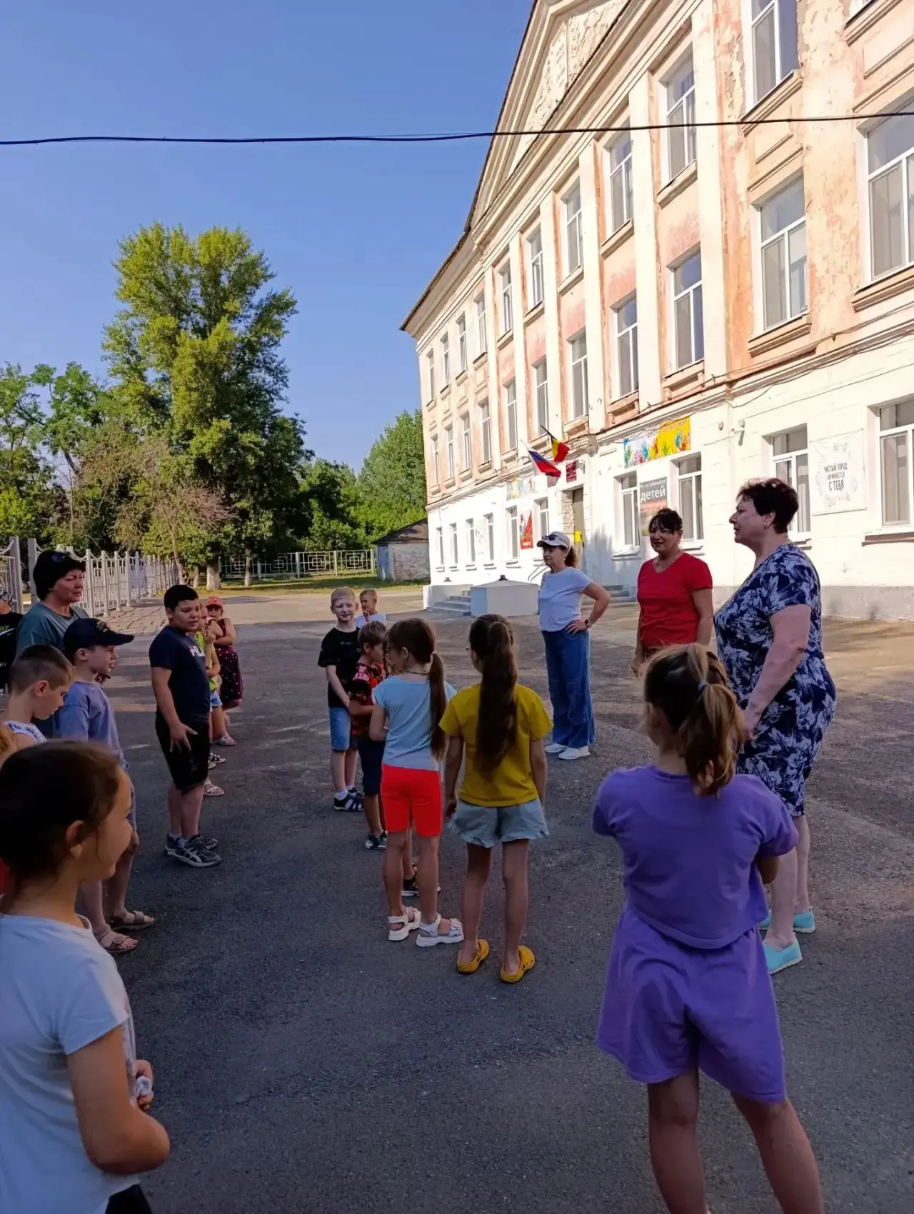 Лагерь «Одуванчик» школы №7: день, полный любви и творчества! 🌞

Наш солнечный «Одуванчик» расцвёл 