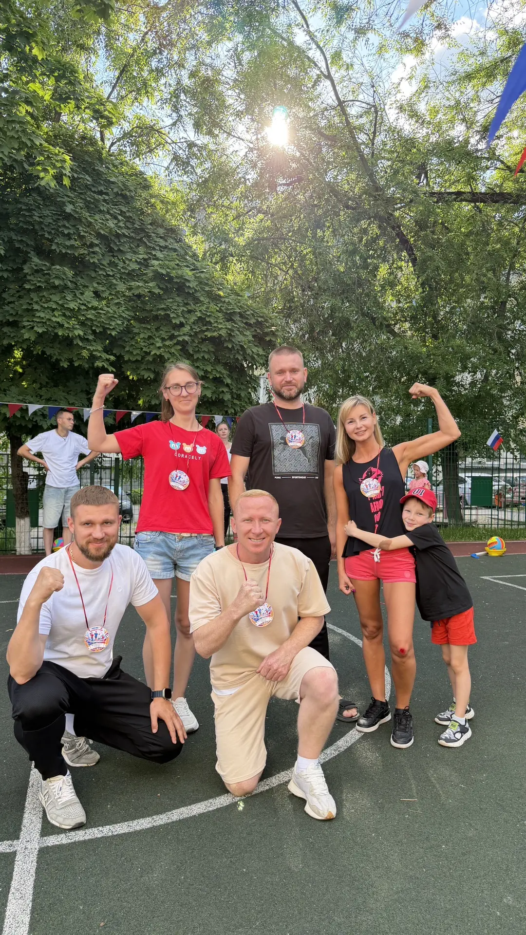 https://vk.ru/album-153028318_311297598 - ссылка на все фото с нашего мероприятия 😊🇷🇺💪 
А это на