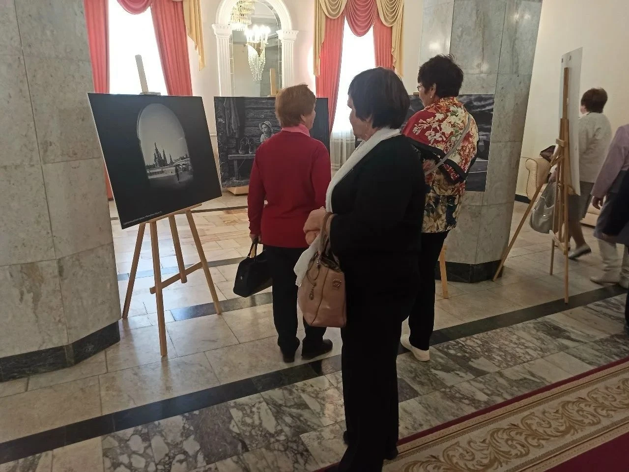В Твери открылась фотовыставка о красоте и наследии страны