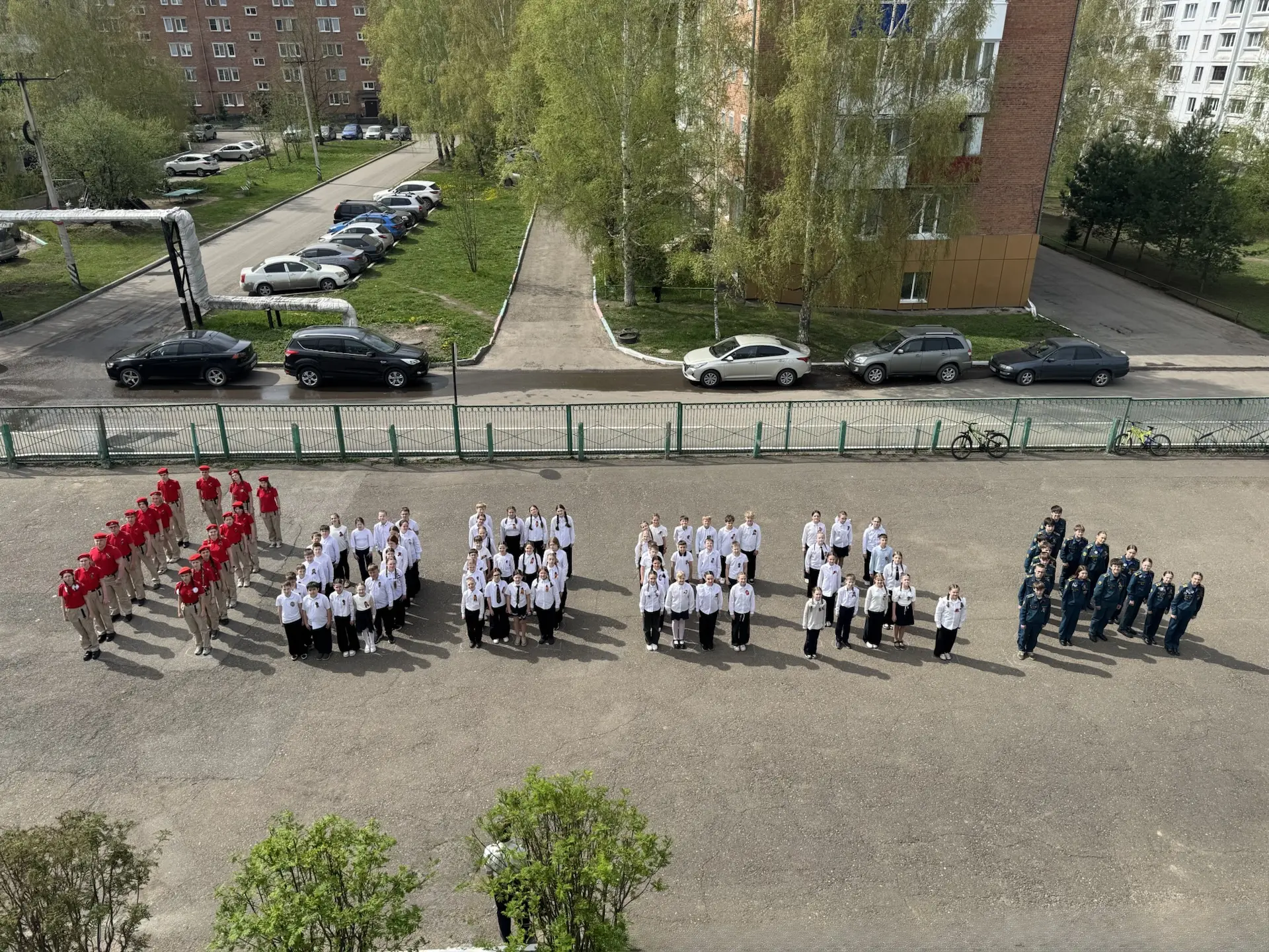 В преддверии 9 Мая учащиеся нашей школы решили сказать «Спасибо» героям особым способом. Ребята прис