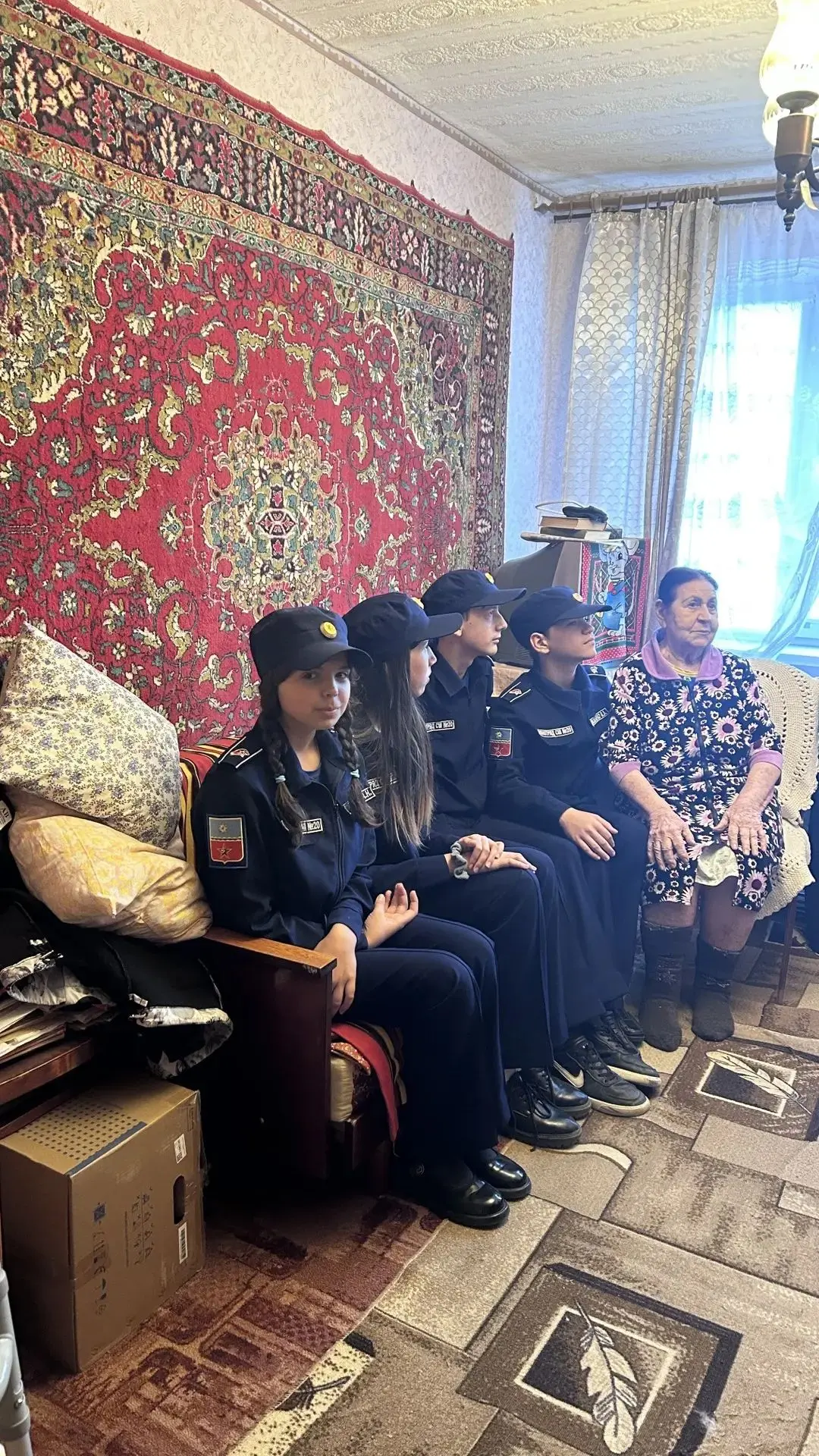 🍁 Связь поколений: ученики школы № 20 навестили ветеранов в День пожилого человека
