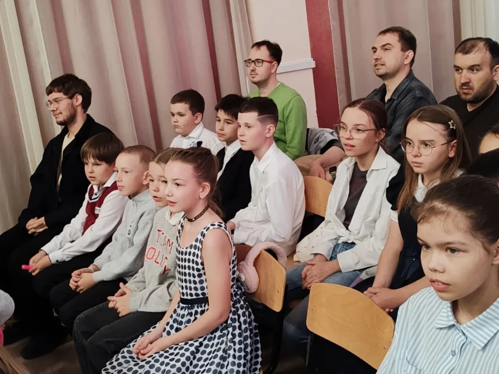 🇫🇷Школьники Барнаула продемонстрировали знание французского языка на фестивале песни  На базе гимназ