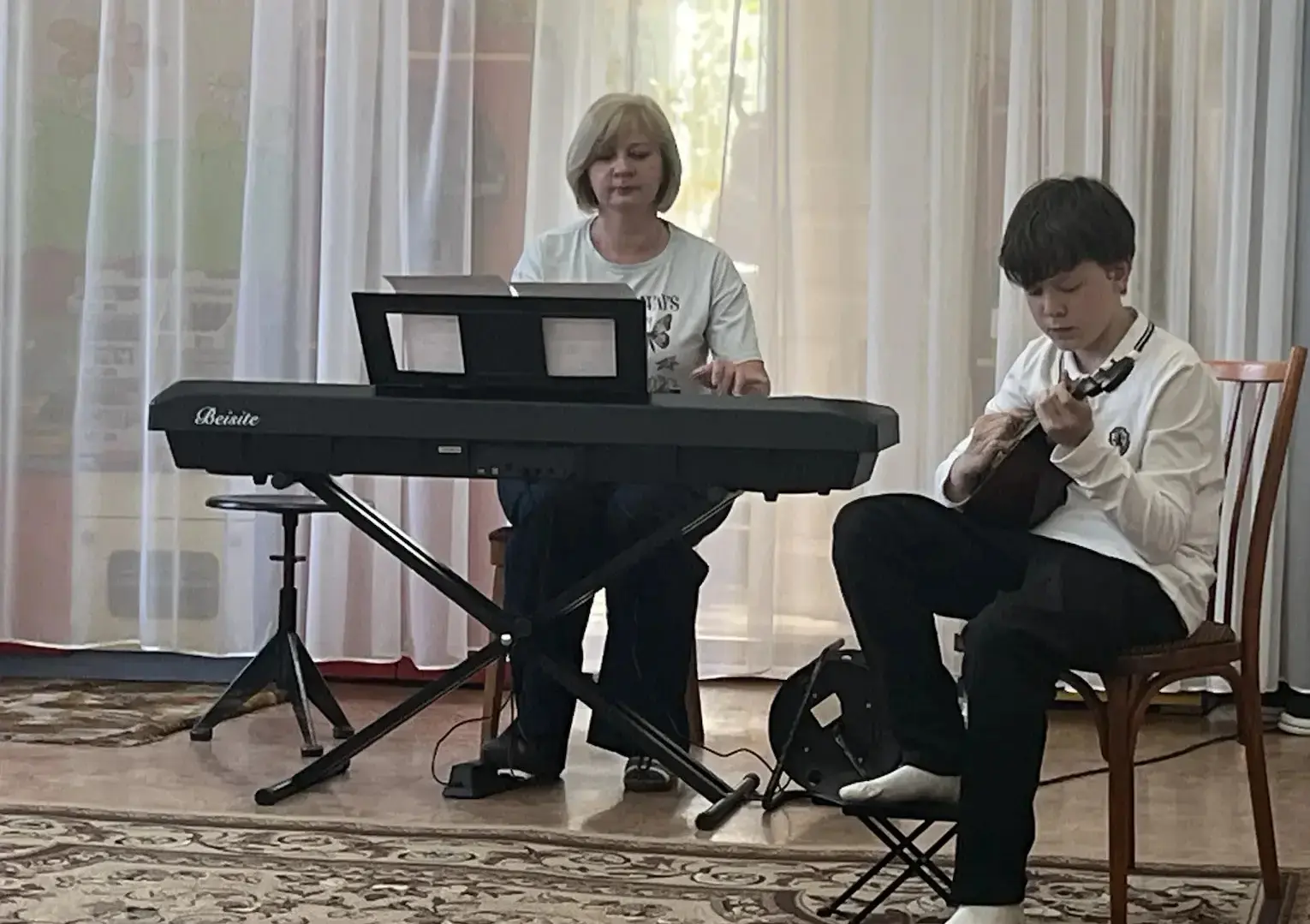 "Всюду с нами музыка рядышком живёт,