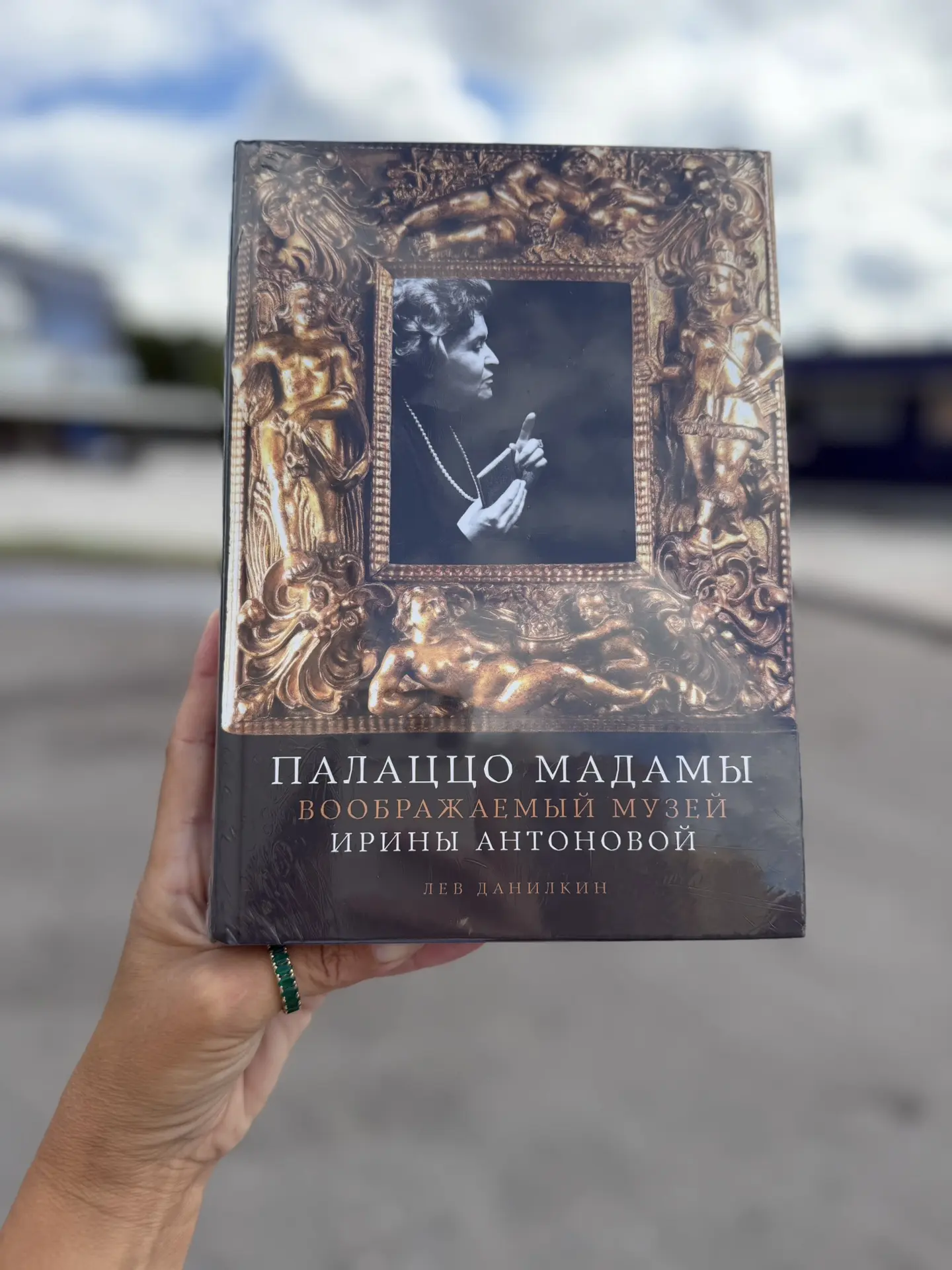 На книжном фестивале «Красная площадь» в беседе с создателем, директором и главным реда...