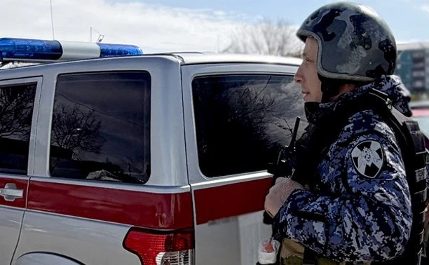 Силовики заинтересовались автомобилем с выключенными фарами: оказалось, что не зря