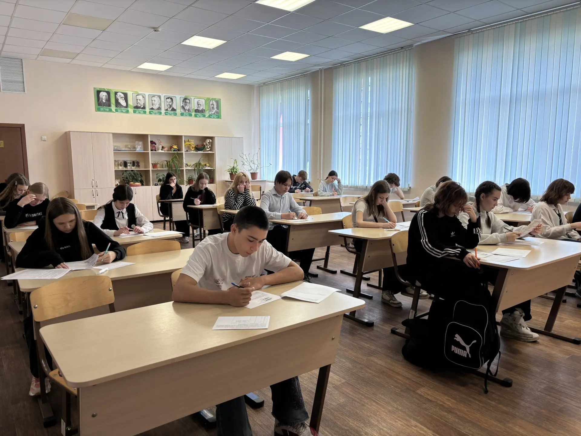 🩺 Сегодня в Центре образования обучающиеся написали комплексную работу для поступления в 8‑й медицин