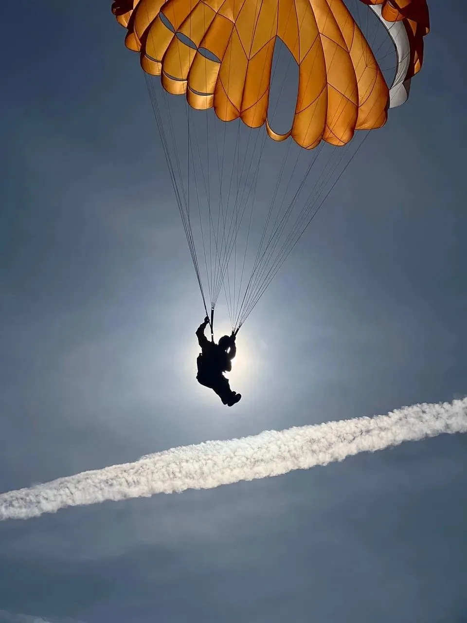🪂 ☀️ Фотокадр «Перекрывая солнце»