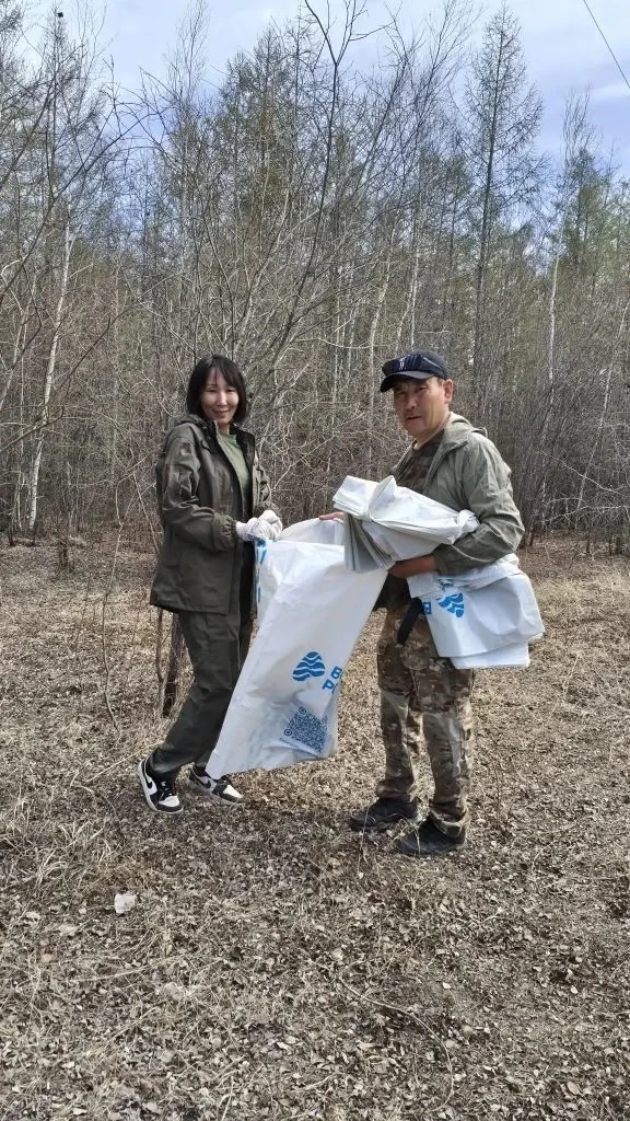Сотрудники Якутского комитета ГЭН навели порядок на Вилюйском тракте  🌿 В рамках акции #Зеленыйчетве