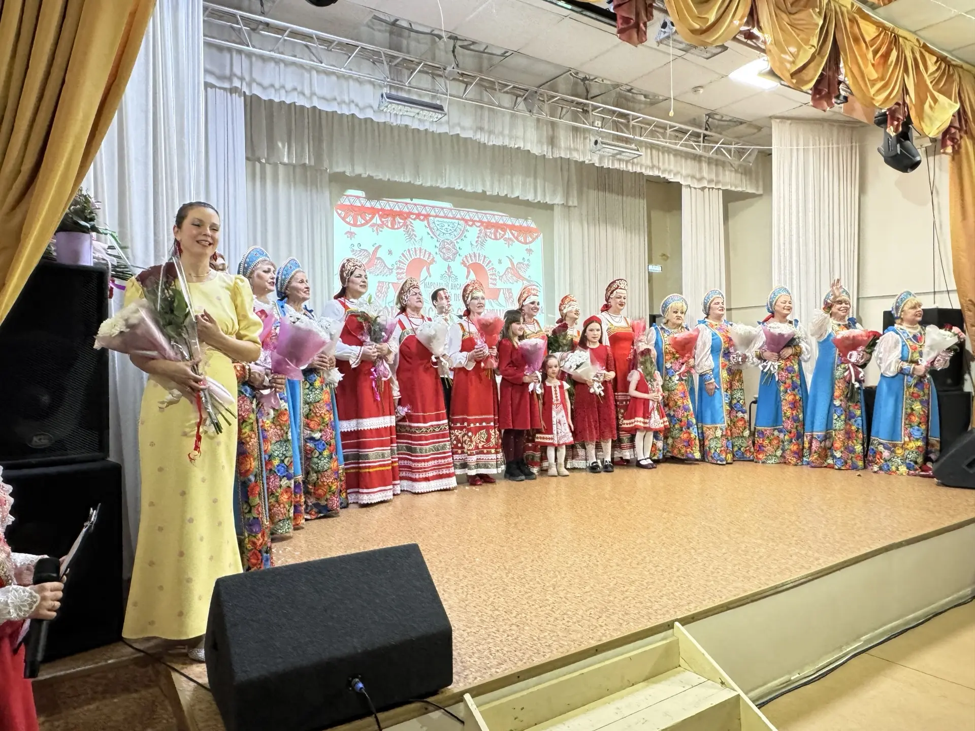 В конце апреля в ДК с. Тополево состоялся юбилейный концерт Народного коллектива любительского худож