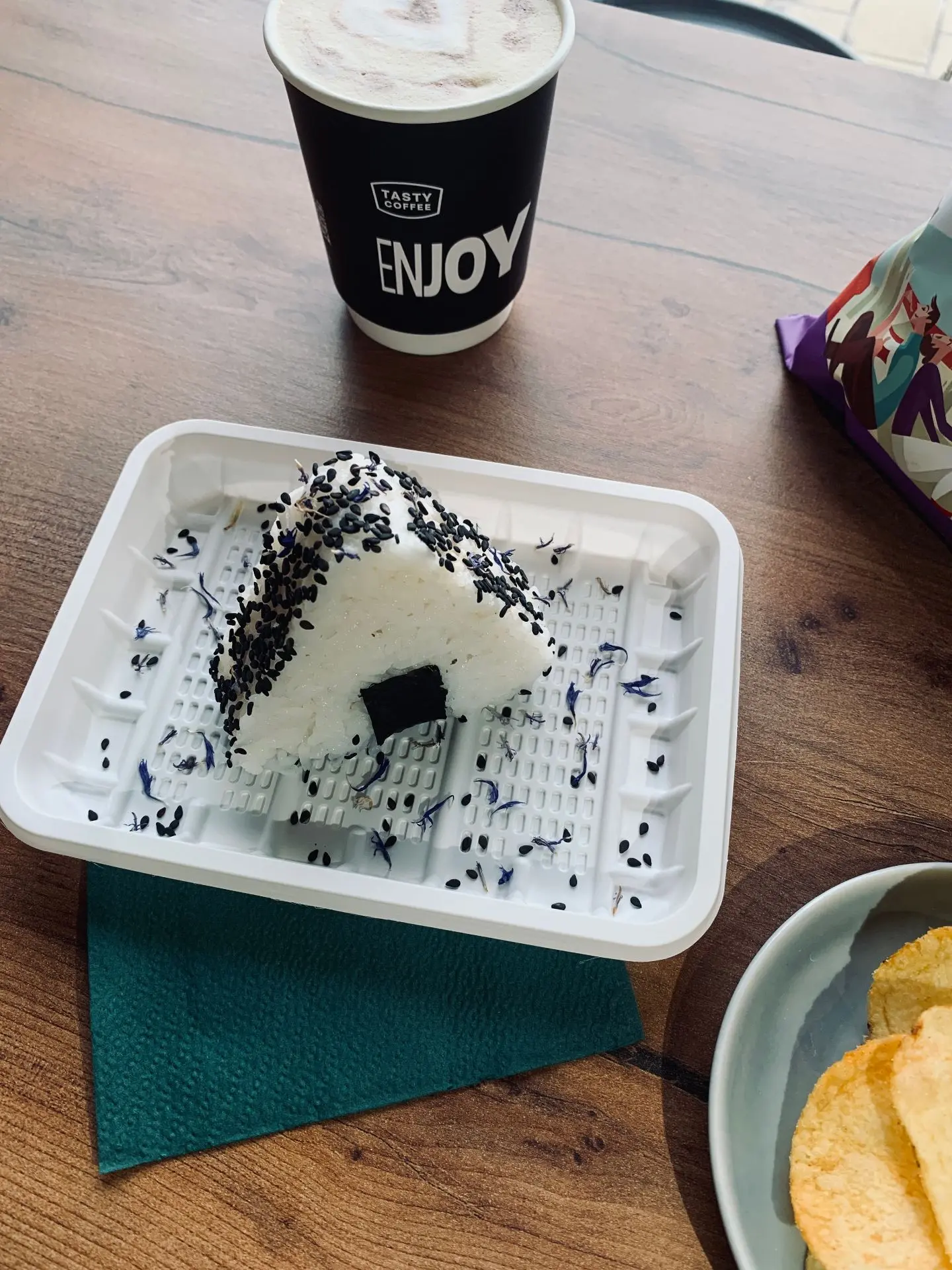 🍙 Онигири — это не просто рис. Это настроение!
 
Мы долго подбирали идеальный баланс: чтобы рис был