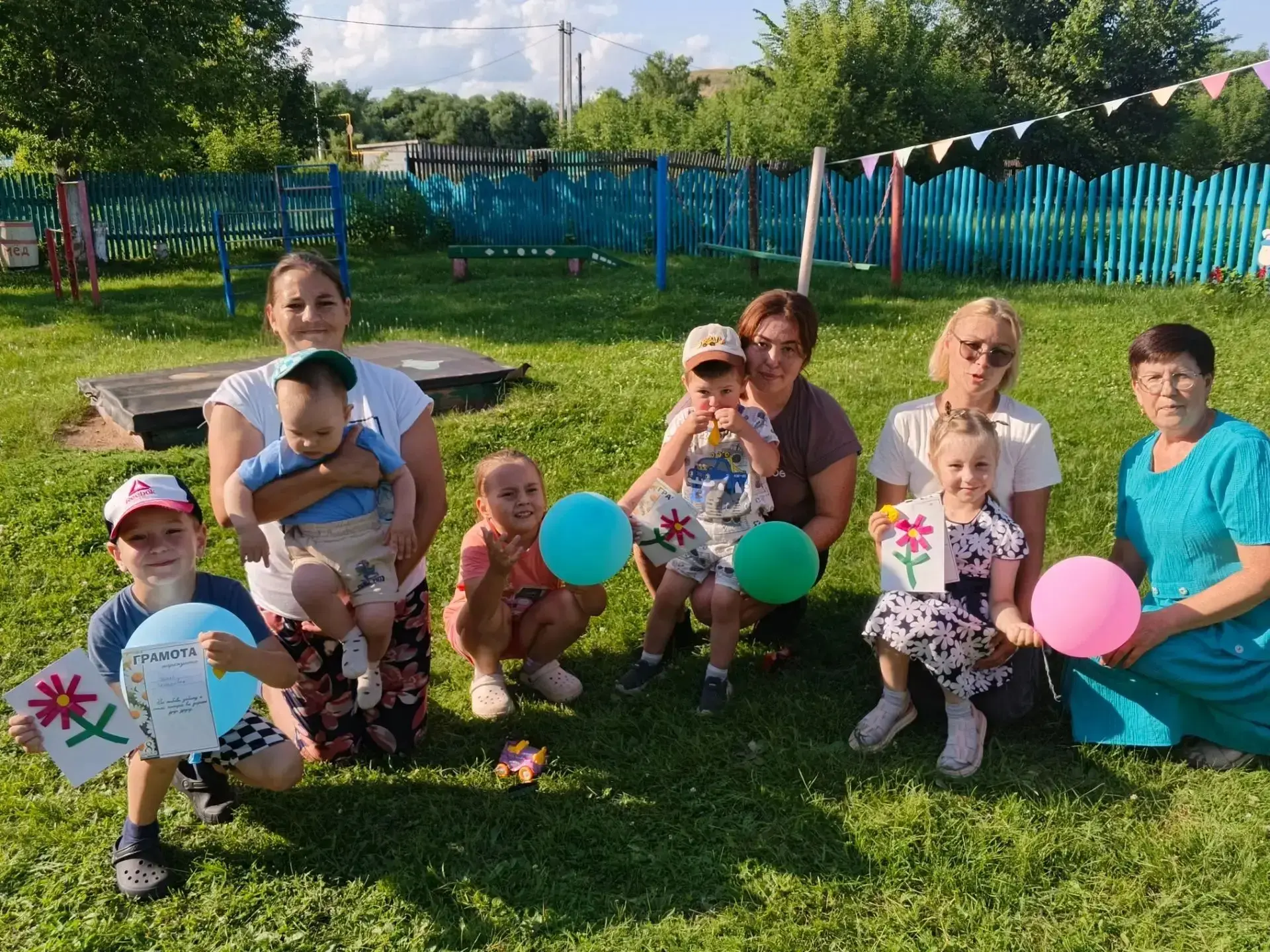 Спортивный праздник ко Дню семьи.
