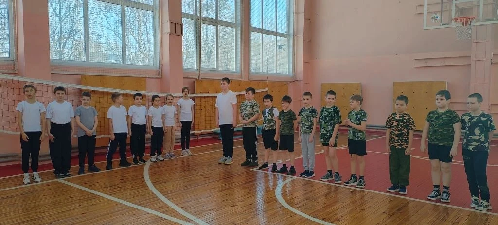 Команды на старте, заряжены на победу! Начинаем игру-перестрелку! 🔥💥 Удачи, ребята! Пусть победит си