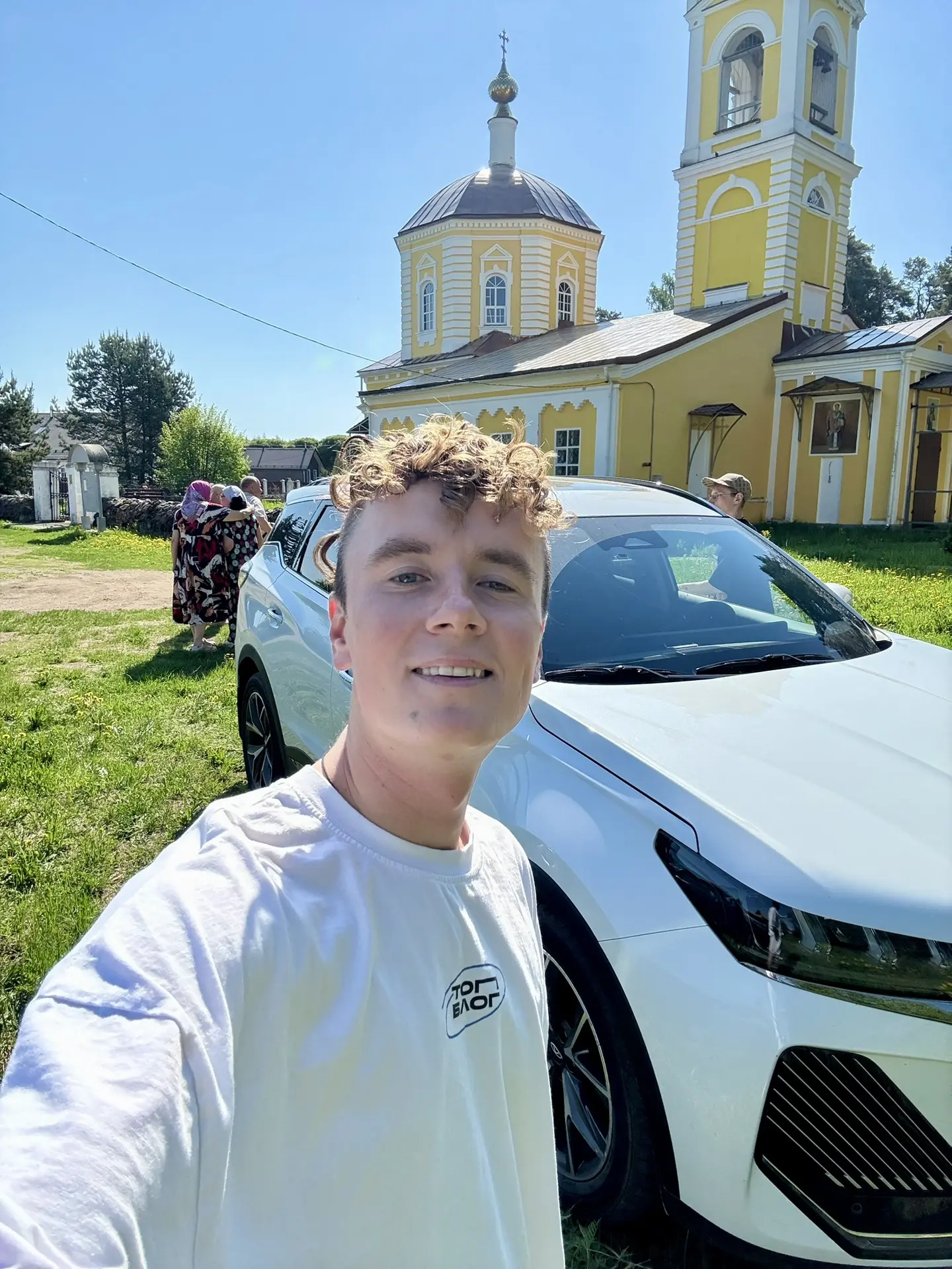 Семьей совершили небольшое путешествие — съездили к Святому источнику в Тверской области. Чистый воз