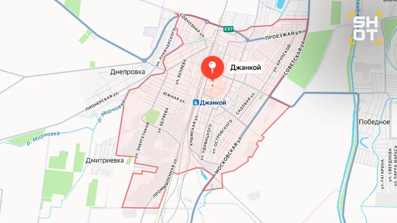 Пять человек погибли в результате удара украинских БПЛА по городу Джанкой. Об этом сообщил глава Кры
