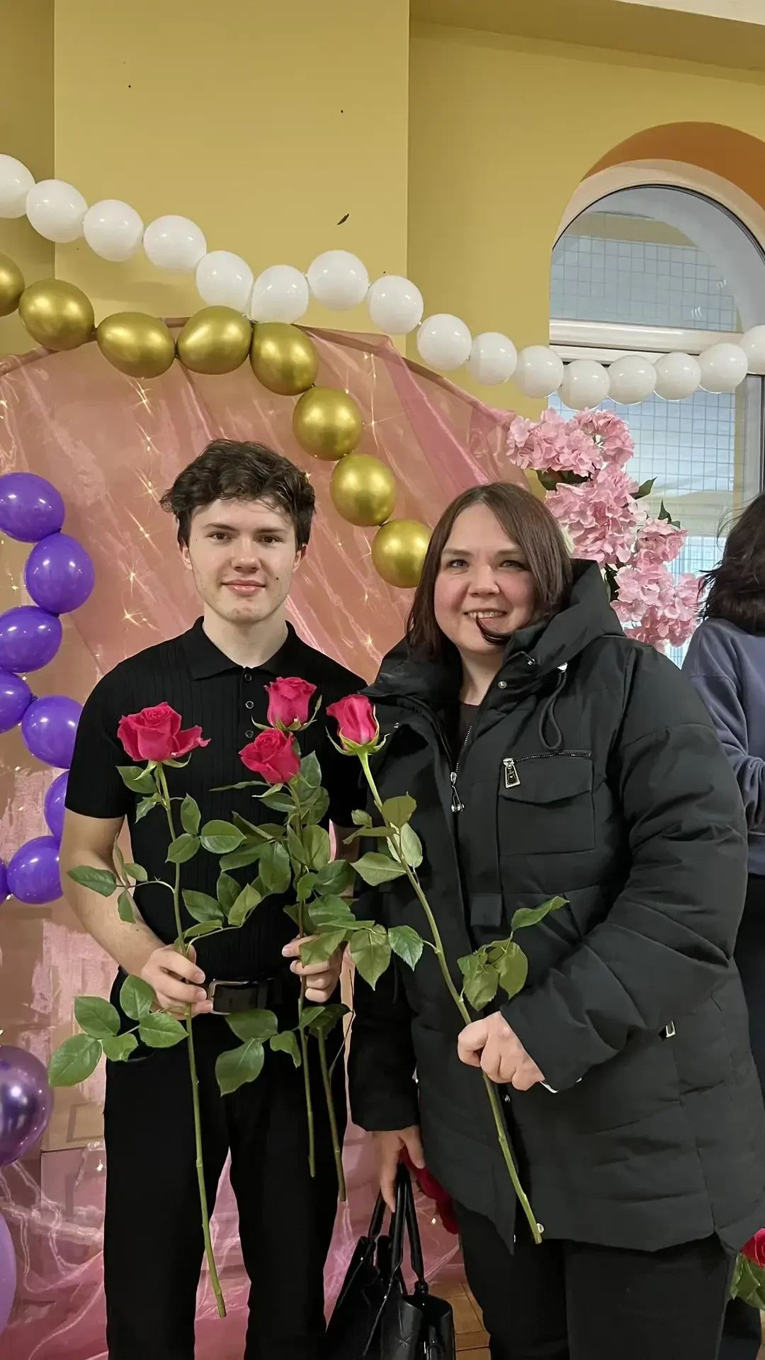 Весна в школе 🌷  Сегодня с самого утра наша школа окунулась в необычайно эмоциональную атмосферу нас