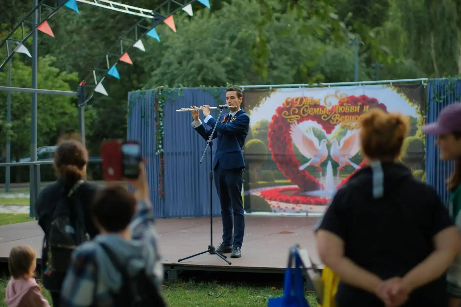 «Всё начинается с любви»: праздник на Черноморском бульваре