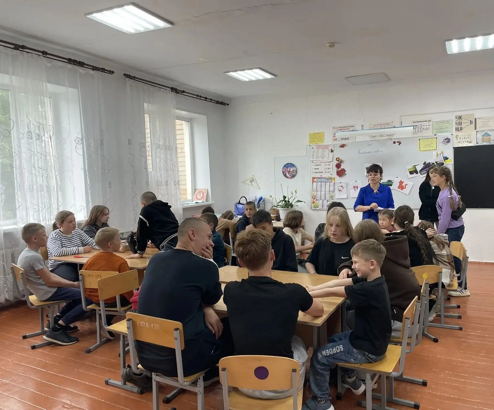Конкурс рисунков «Добавьте красок, позитива – и снова станет красиво!» в лагере «Искра»
3 июня в рам