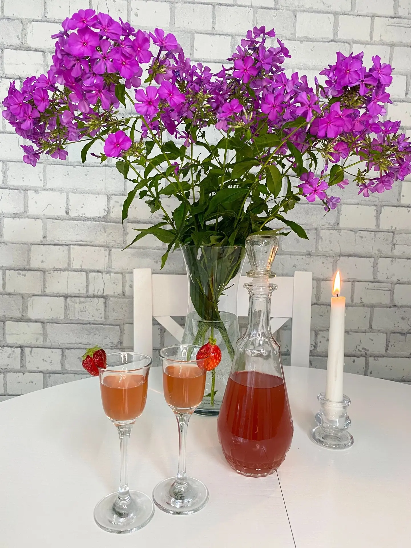 ДОМАШНИЙ КЛУБНИЧНЫЙ ЛИКЕР 🍷

Этот рецепт мне дала подруга больше 20 лет назад, именно как «ликер», 